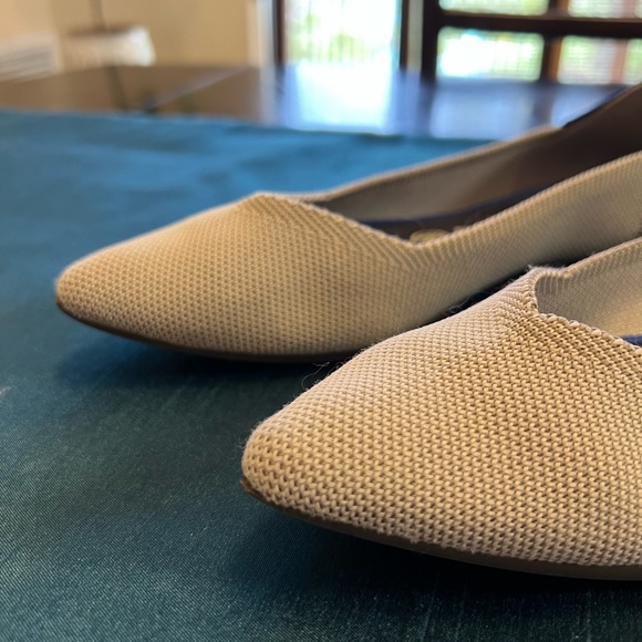 Rothy’s The Point Flat in Flax 8M - Picture 5 of 9